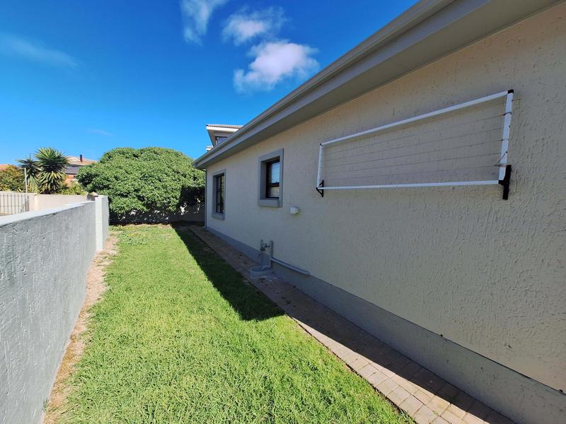 4 Bedroom Property for Sale in Hartenbos Heuwels Western Cape